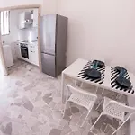 Unyca - 4 Bedroom In Apartment